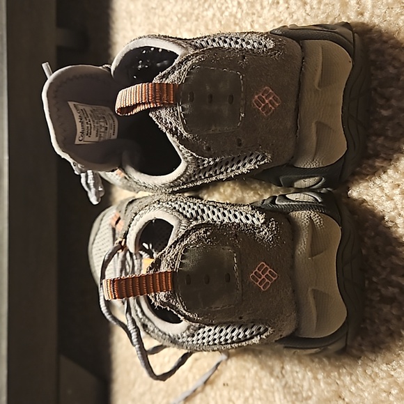 Columbia Womens hiking shoes - Picture 2 of 4